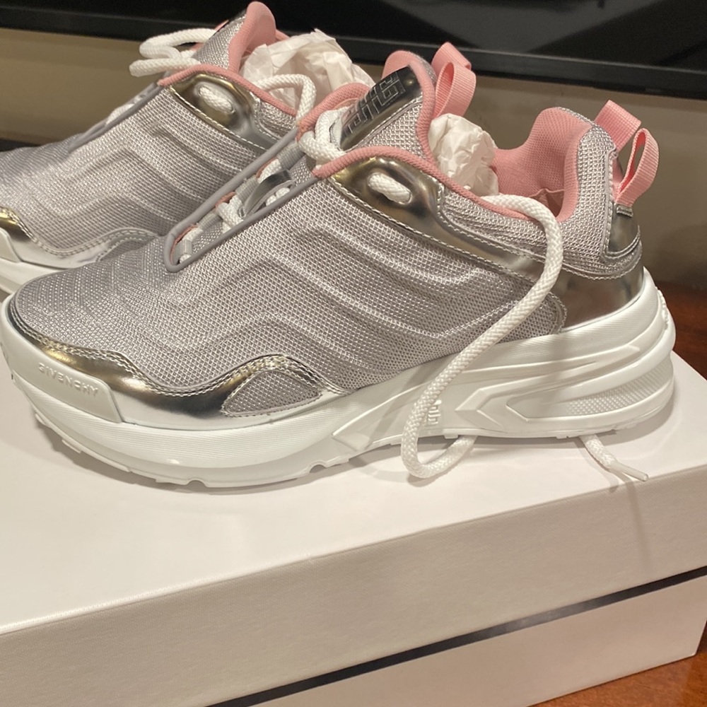 Givenchy tennis shoes - Picture 2 of 6